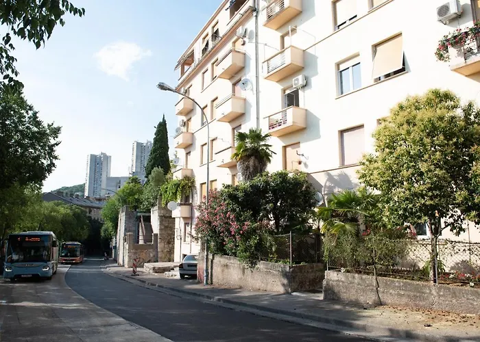 Apartman Lari